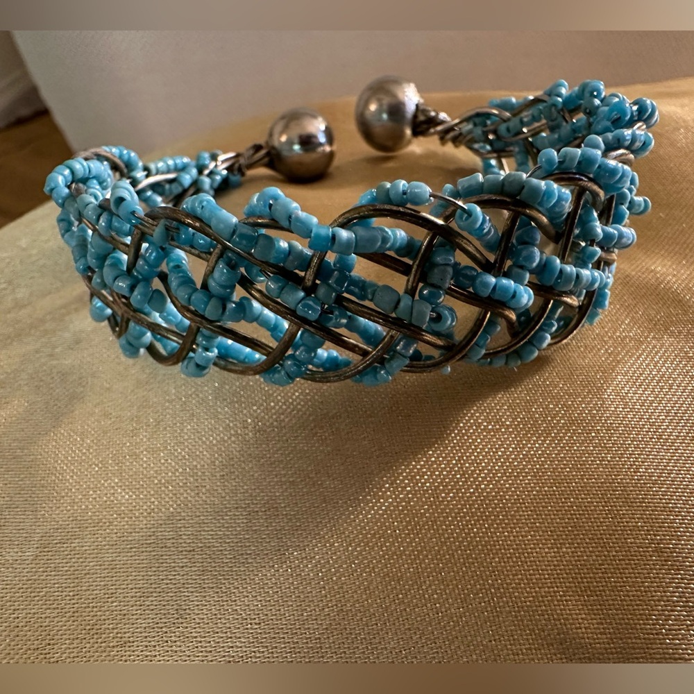 Elegant Blue Beaded Bracelet